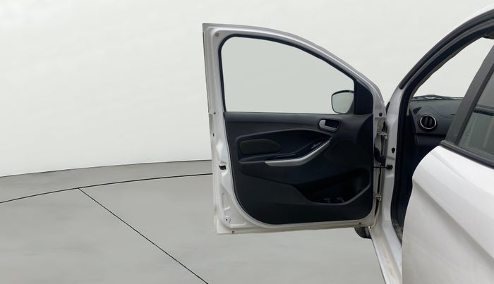 2016 Ford New Figo TITANIUM 1.2 PETROL MT, Petrol, Manual, 1,32,597 km, LHS Front Door