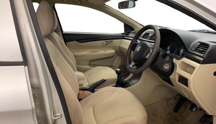 2016 Maruti Ciaz VXI, Petrol, Manual, 1,20,191 km, Right Side Front Door Cabin