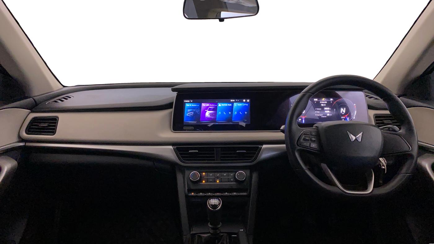 2022 Mahindra XUV700 AX 3 P MT 5 STR, Petrol, Manual, 45,328 km, Dashboard