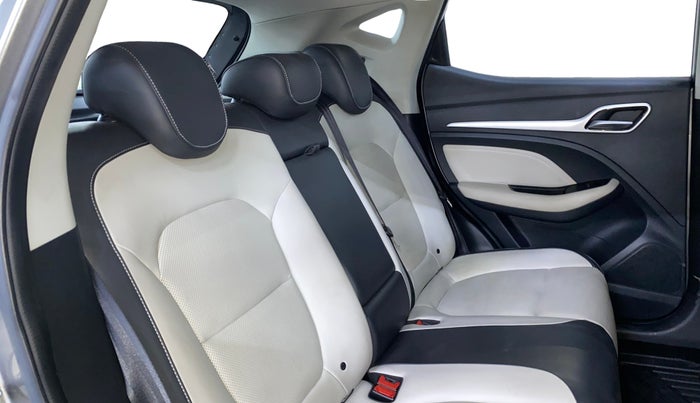 2022 MG ASTOR SHARP 1.5 MT, Petrol, Manual, 62,976 km, Right Side Rear Door Cabin