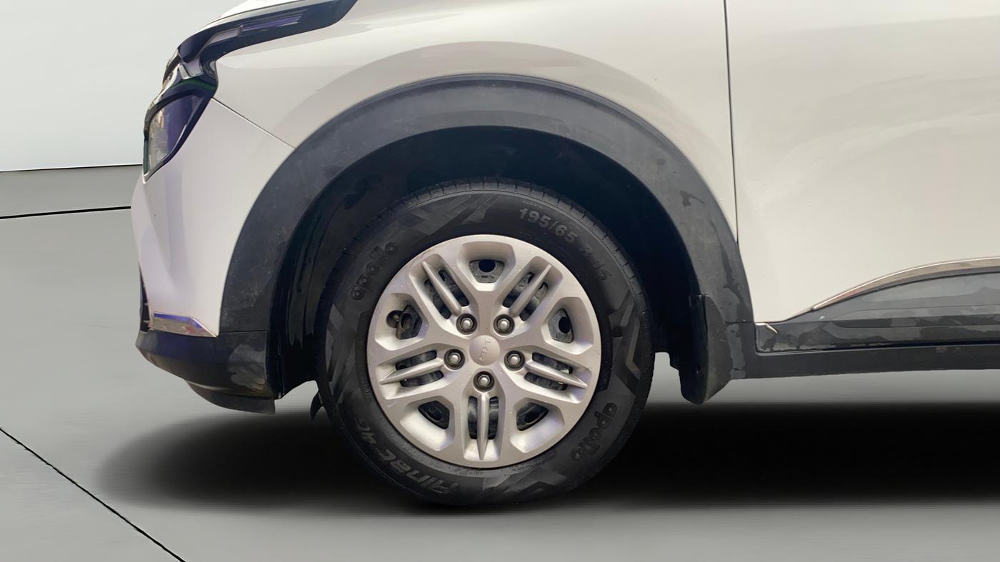 2023 KIA CARENS PRESTIGE 1.5 PETROL 7 STR, Petrol, Manual, 47,620 km, Left Front Wheel