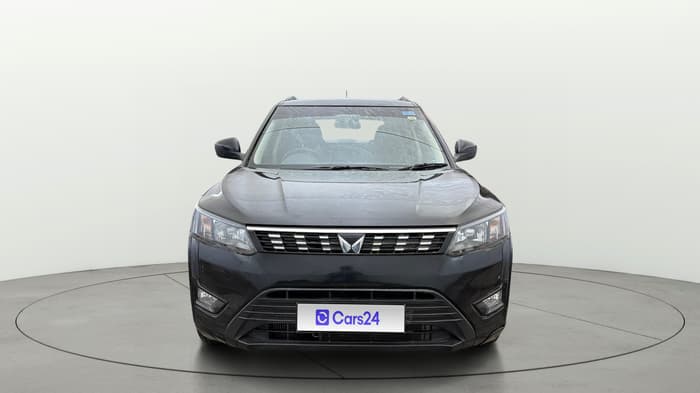 2023 Mahindra XUV300 W6 1.2 PETROL, Petrol, Manual, 25,186 km, Front