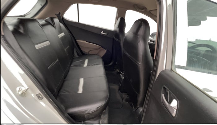 2016 Hyundai Grand i10 SPORTZ 1.2 KAPPA VTVT, Petrol, Manual, 84,467 km, Right Side Rear Door Cabin