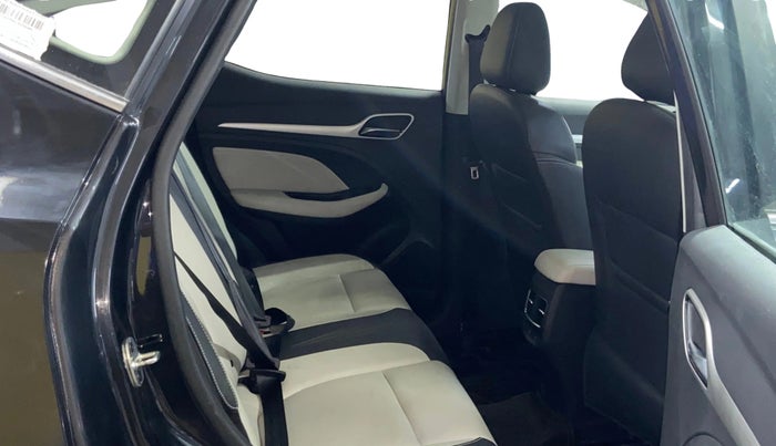 2023 MG ASTOR SHARP 1.5 CVT, Petrol, Automatic, 17,581 km, Right Side Rear Door Cabin