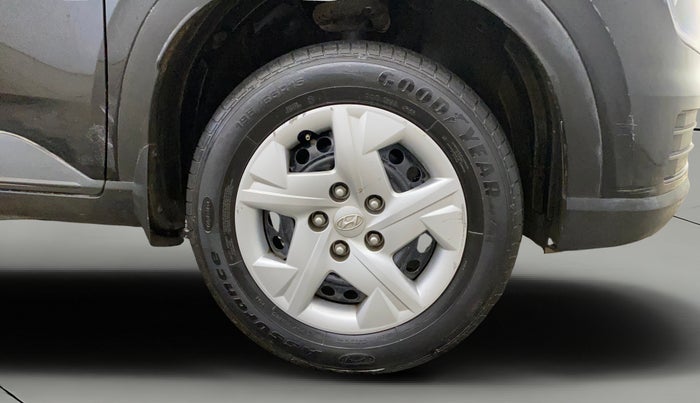 2022 Hyundai VENUE SX 1.2 PETROL, Petrol, Manual, 33,192 km, Right Front Wheel