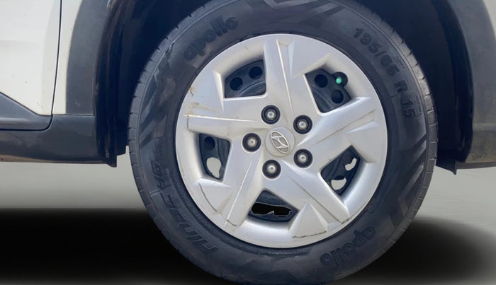 2020 Hyundai VENUE S 1.2, Petrol, Manual, 29,129 km, Right Front Wheel