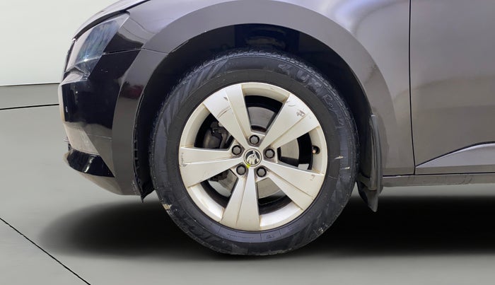 2018 Skoda Superb STYLE 1.8 TSI AT, Petrol, Automatic, 77,436 km, Left Front Wheel