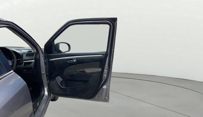 2017 Maruti Swift VXI O, CNG, Manual, 1,20,150 km, RHS Front Door