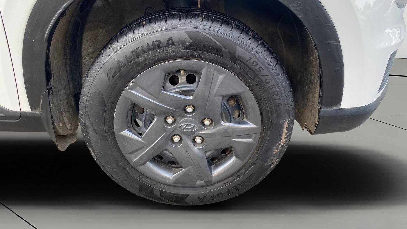 2023 Hyundai VENUE S 1.2, CNG, Manual, 80,351 km, Right Front Wheel