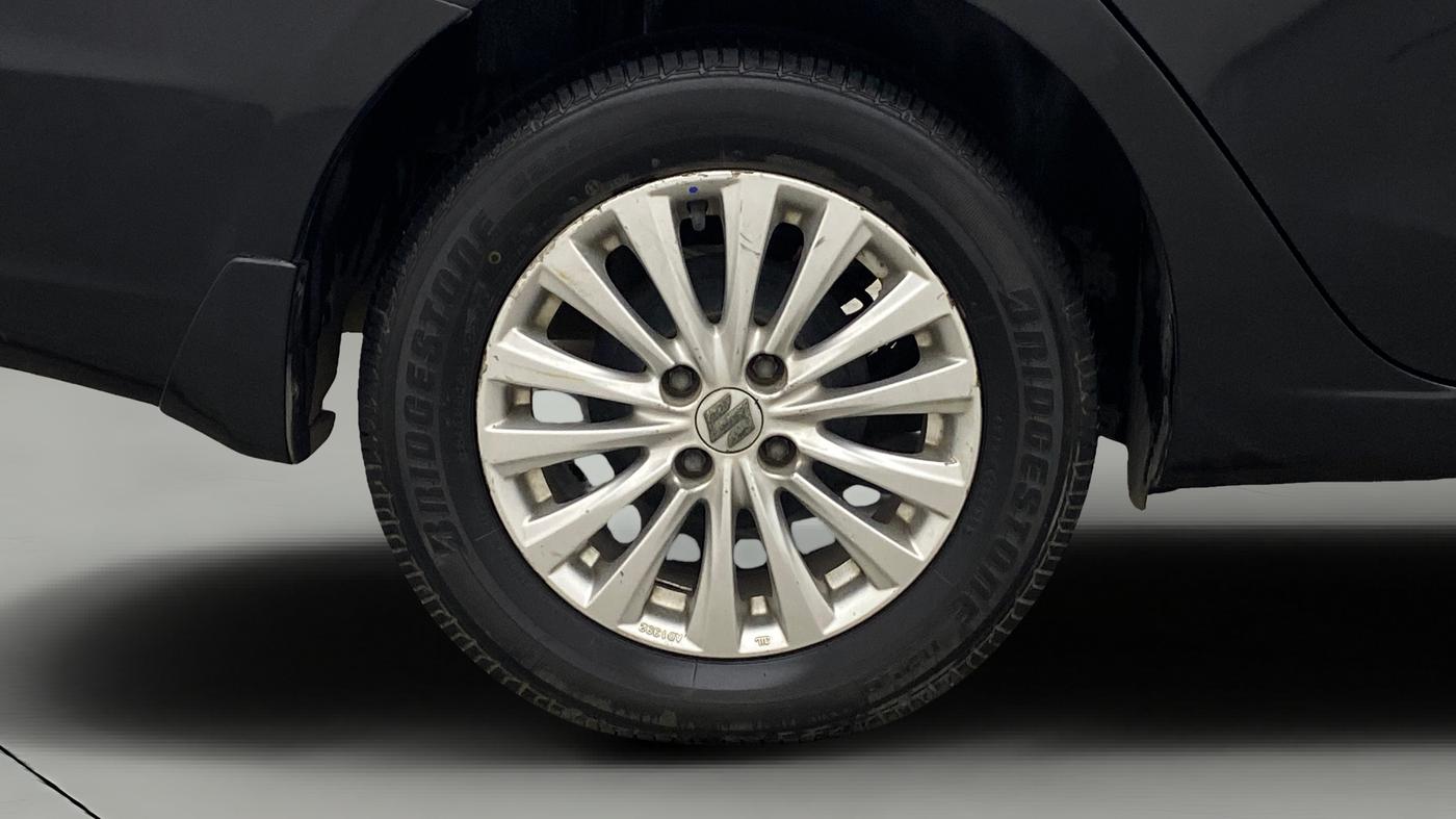 2014 Maruti Ciaz ZXI, Petrol, Manual, 1,02,537 km, Right Rear Wheel