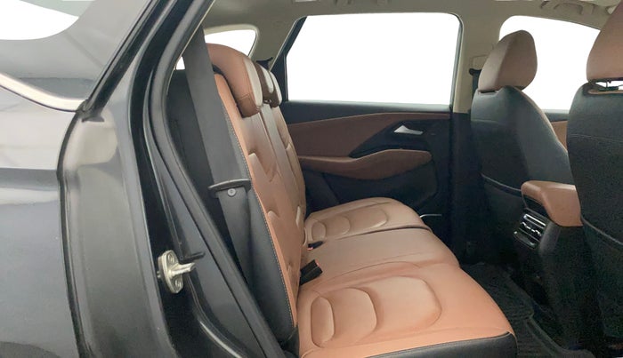 2023 MG HECTOR PLUS SHARP PRO 2.0 TURBO DIESEL 7 STR, Diesel, Manual, 74,430 km, Right Side Rear Door Cabin