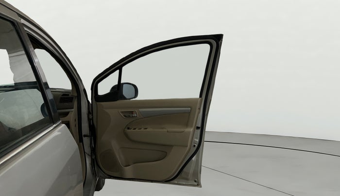 2018 Maruti Ertiga VXI, CNG, Manual, 75,631 km, RHS Front Door