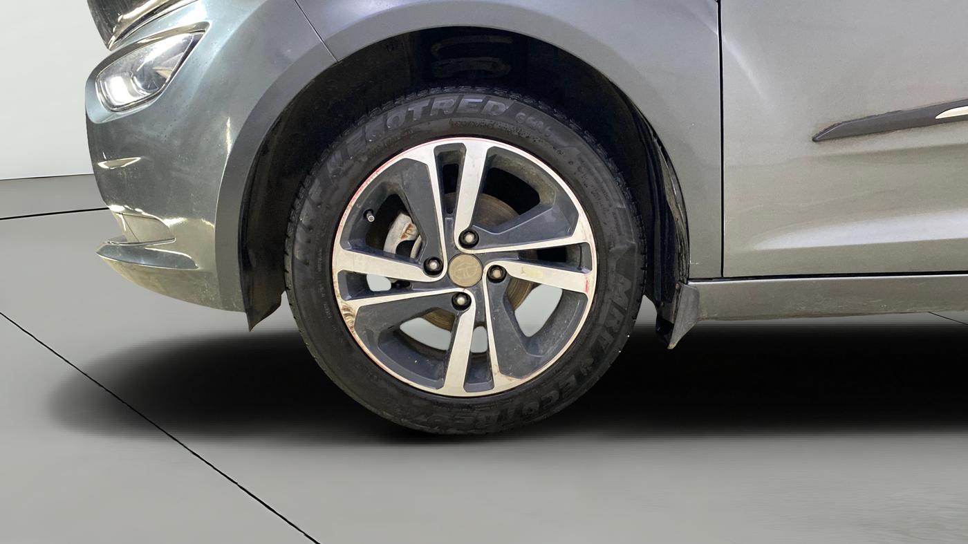 2024 Tata ALTROZ XZ PLUS SUNROOF CNG, CNG, Manual, 20,242 km, Left Front Wheel