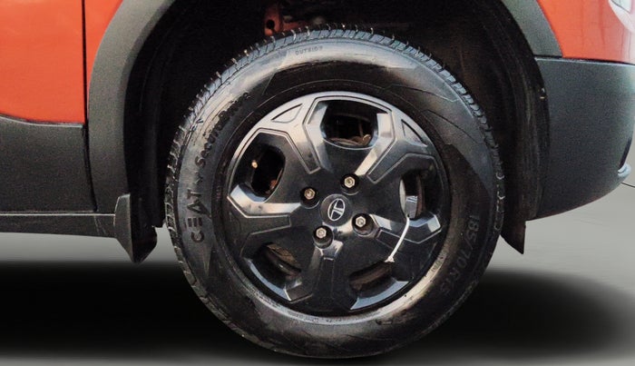 2024 Tata PUNCH ACCOMPLISHED AMT, Petrol, Automatic, 8,733 km, Right Front Wheel