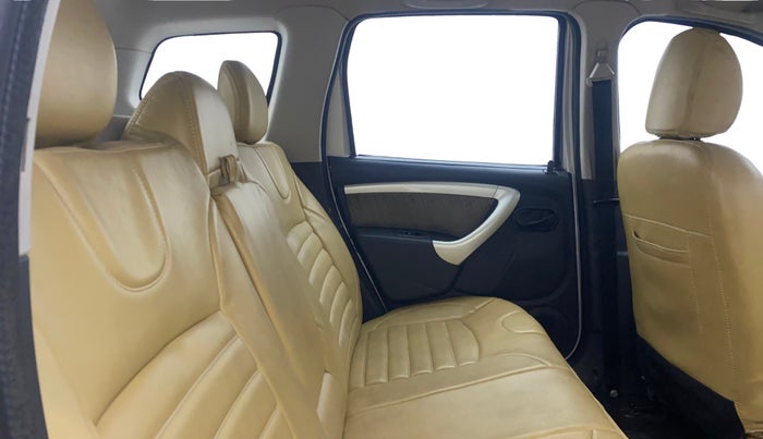 2014 Renault Duster RXL PETROL, Petrol, Manual, 1,25,234 km, Right Side Rear Door Cabin