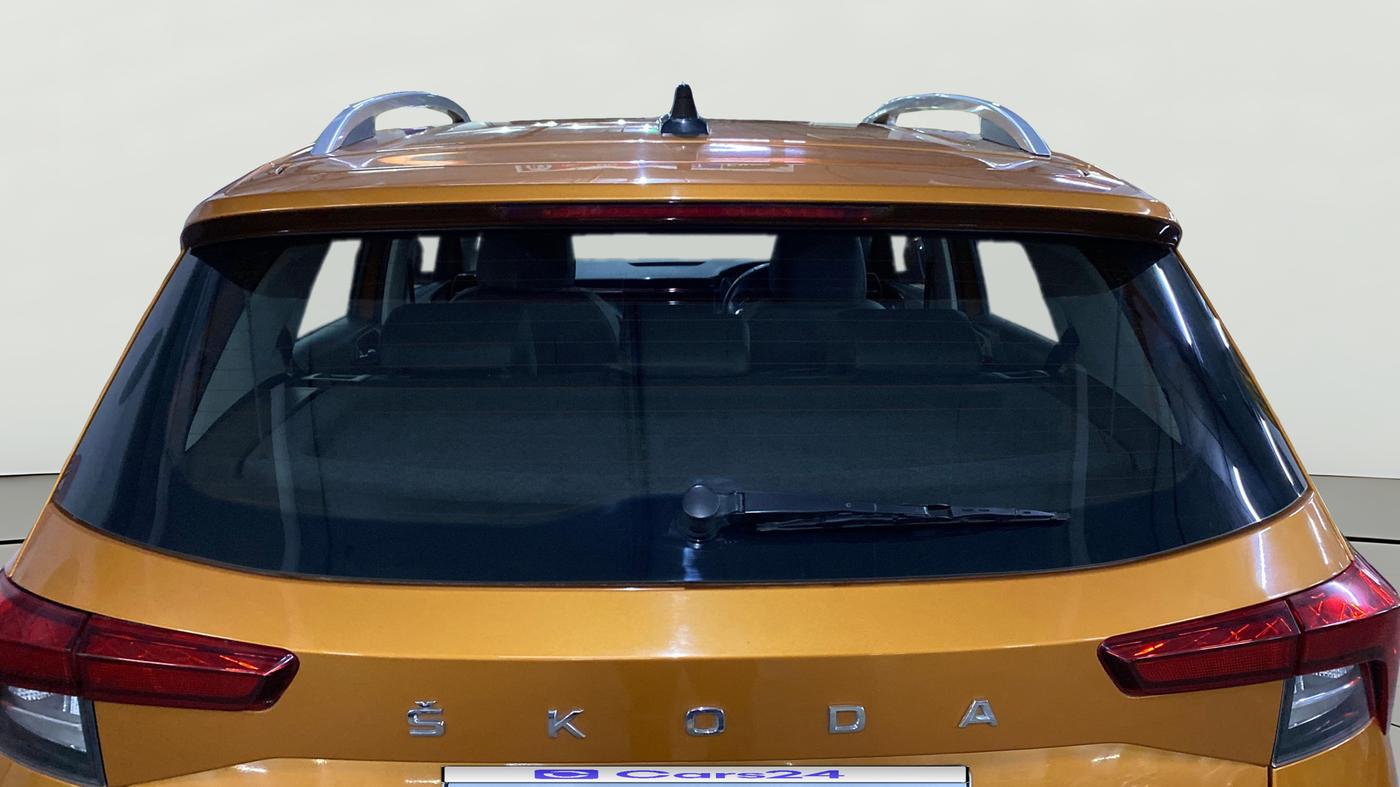 2022 Skoda KUSHAQ STYLE 1.0L TSI AT (6 AIRBAGS), Petrol, Automatic, 15,721 km, Rear Windshield