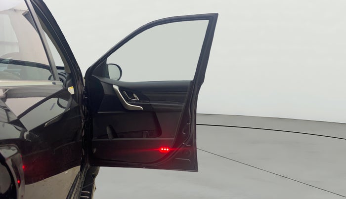 2018 Mahindra XUV500 W11 (O) AT, Diesel, Automatic, 24,675 km, RHS Front Door