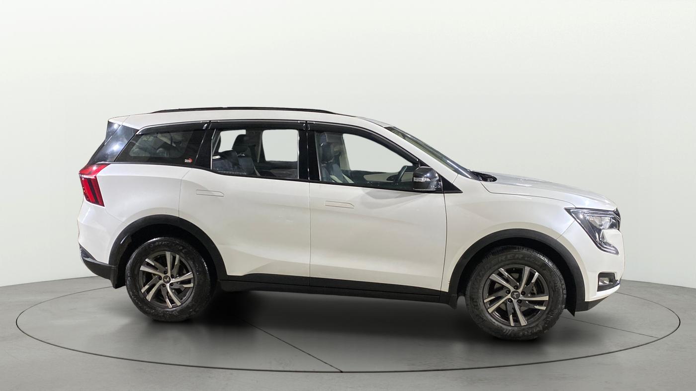 2022 Mahindra XUV700 AX 5 P MT 7 STR (E), Petrol, Manual, 14,076 km, Right Side View