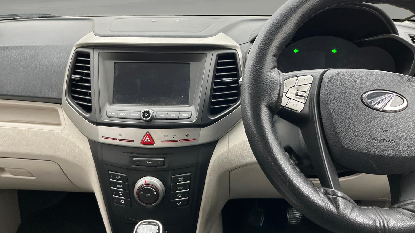 2019 Mahindra XUV300 W6 1.5 DIESEL, Diesel, Manual, 61,041 km, Air Conditioner