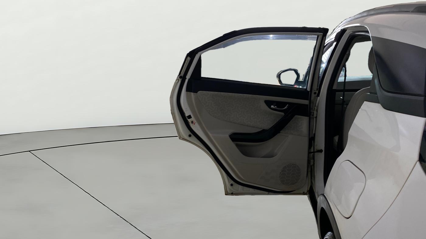 2023 Tata NEXON XZA PLUS LUX SUNROOF DUAL TONE PETROL, Petrol, Automatic, 32,350 km, LHS Rear Door