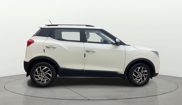 2023 Mahindra XUV300 W8 (O) 1.5 DIESEL AMT, Diesel, Automatic, 25,849 km, Right Side View