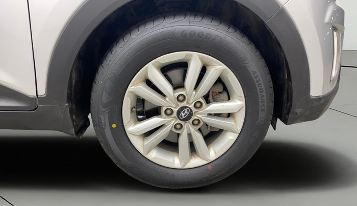 2016 Hyundai Creta SX PLUS 1.6 PETROL, Petrol, Manual, 1,05,128 km, Right Front Wheel