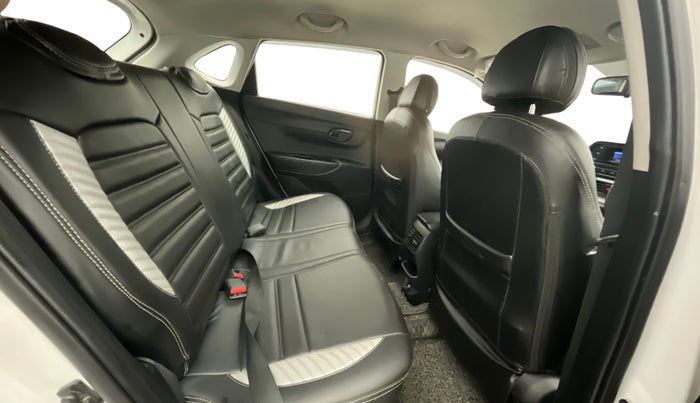 2020 Hyundai NEW I20 MAGNA 1.2 MT, Petrol, Manual, 49,881 km, Right Side Rear Door Cabin