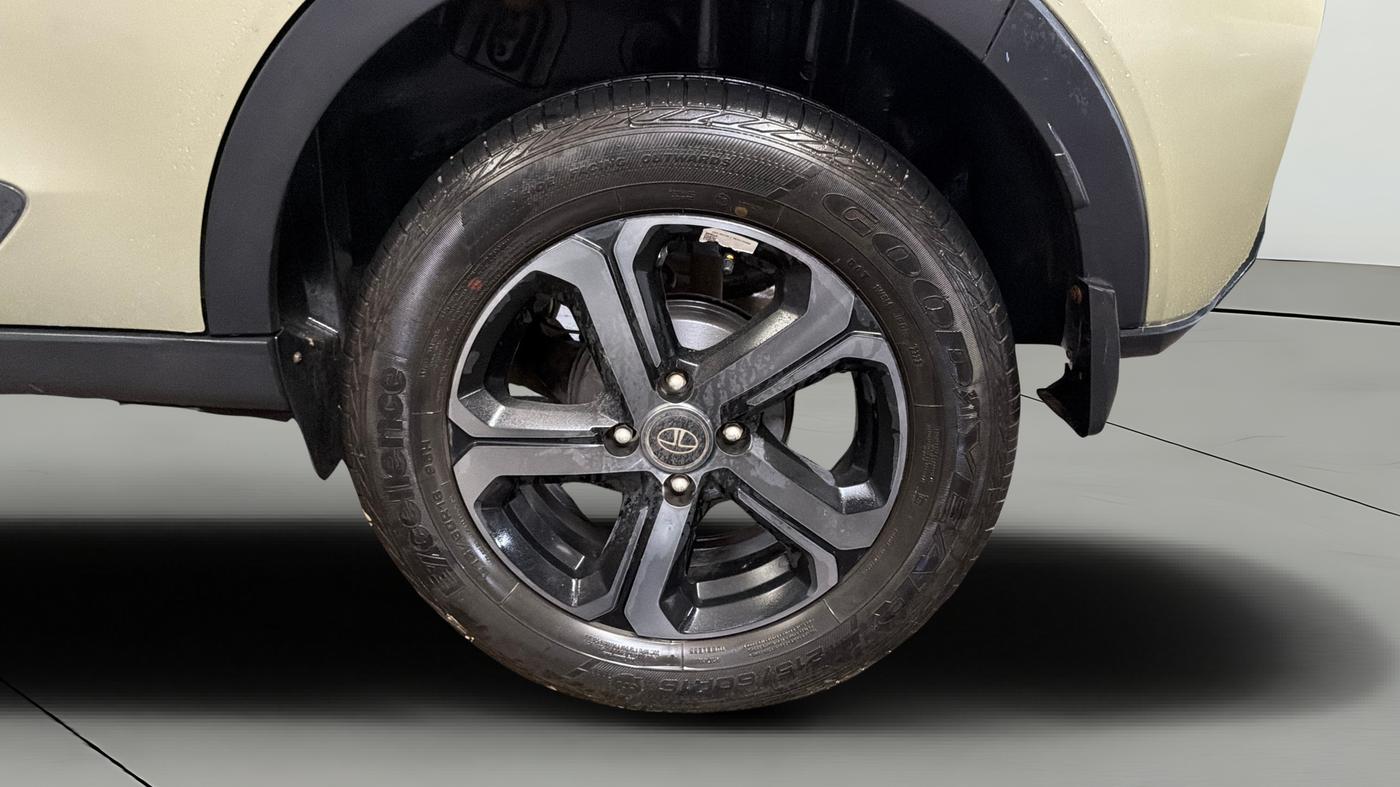 2023 Tata NEXON XZA PLUS LUX SUNROOF KAZIRANGA PETROL, Petrol, Automatic, 21,191 km, Left Rear Wheel