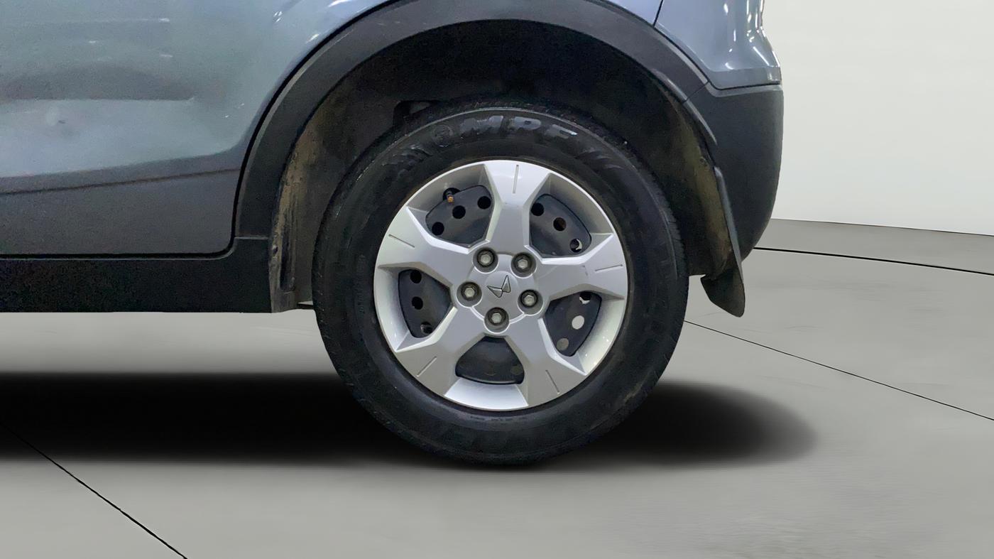 2023 Mahindra XUV300 W6 1.2 PETROL, Petrol, Manual, 41,020 km, Left Rear Wheel