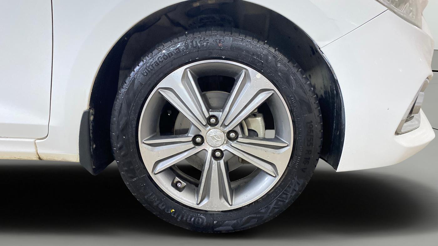2018 Hyundai Verna 1.6 VTVT SX, Petrol, Manual, 48,461 km, Right Front Wheel