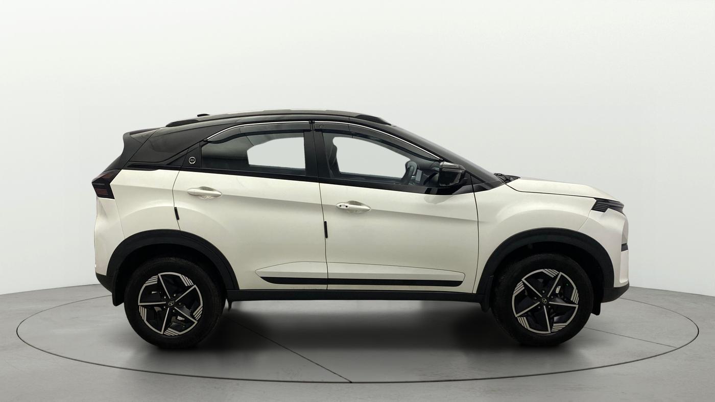 2023 Tata NEXON FEARLESS + SUNROOF DCA DUAL TONE 1.2 PETROL, Petrol, Automatic, 27,989 km, Right Side View