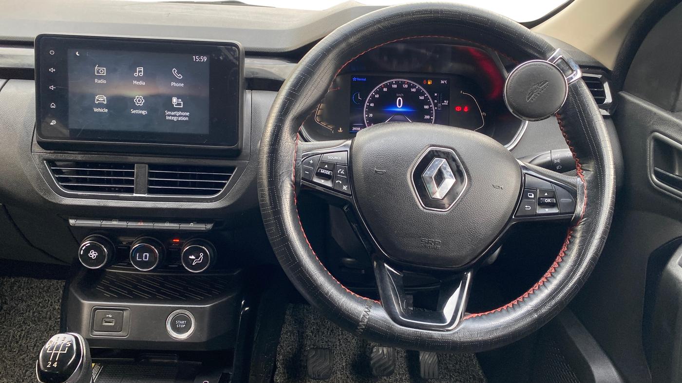 2023 Renault Kiger RXZ MT DUAL TONE, Petrol, Manual, 29,696 km, Steering Wheel Close Up