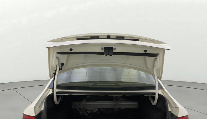 2015 Skoda Rapid 1.5 TDI CR ELEGANCE AT, Diesel, Automatic, 66,222 km, Boot Door Open