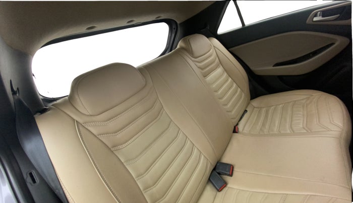 2016 Hyundai Elite i20 SPORTZ 1.2, Petrol, Manual, 99,774 km, Right Side Rear Door Cabin