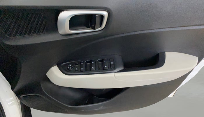 2023 Hyundai VENUE SX 1.2 PETROL, Petrol, Manual, 11,228 km, Driver Side Door Panels Control