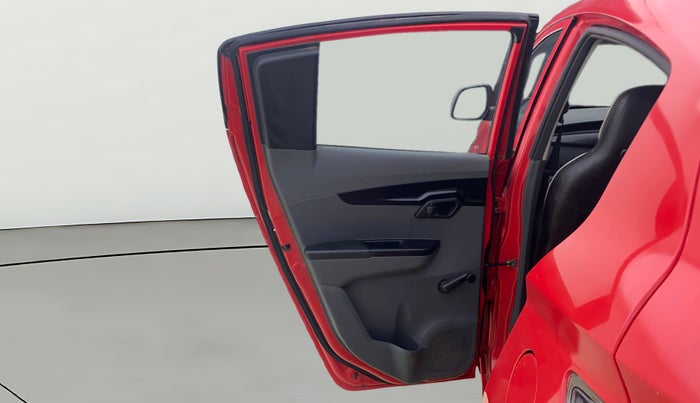 2019 Mahindra KUV 100 NXT K2 P 6 STR, Petrol, Manual, 62,040 km, LHS Rear Door