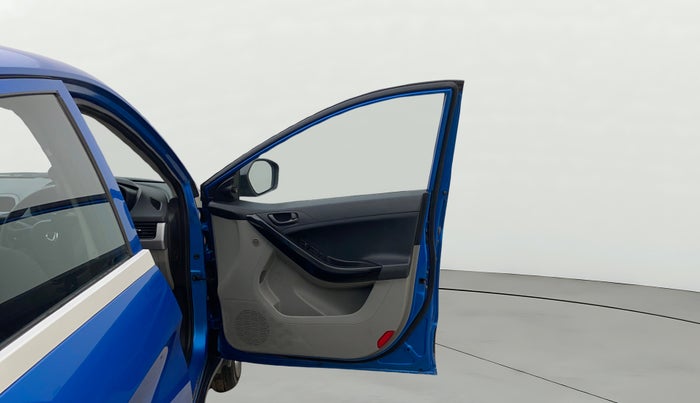 2018 Tata NEXON XMA PETROL, Petrol, Automatic, 54,039 km, RHS Front Door