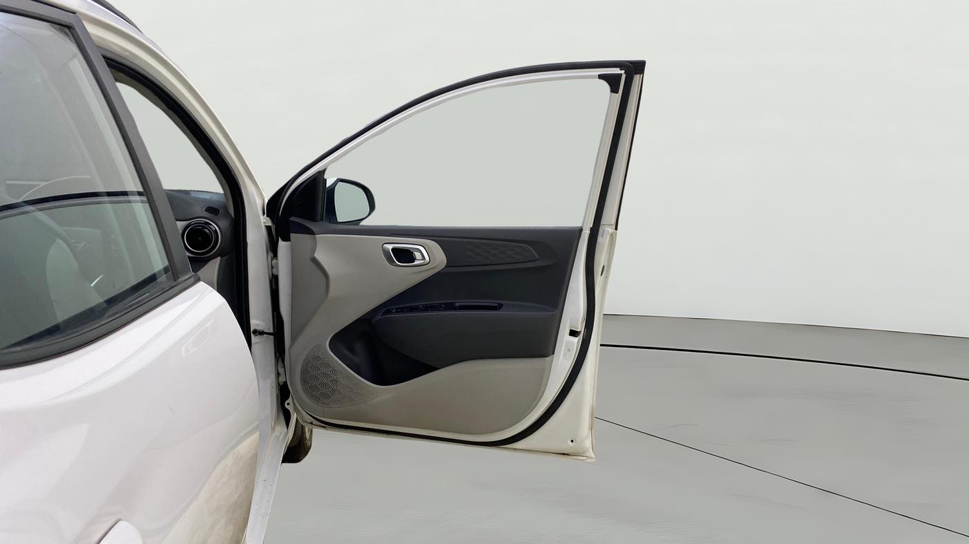 2024 Hyundai GRAND I10 NIOS SPORTZ AMT 1.2 KAPPA VTVT, Petrol, Automatic, 31,841 km, RHS Front Door