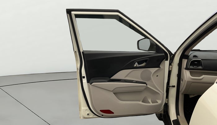 2022 Mahindra XUV300 W8 1.2 PETROL, Petrol, Manual, 45,817 km, LHS Front Door