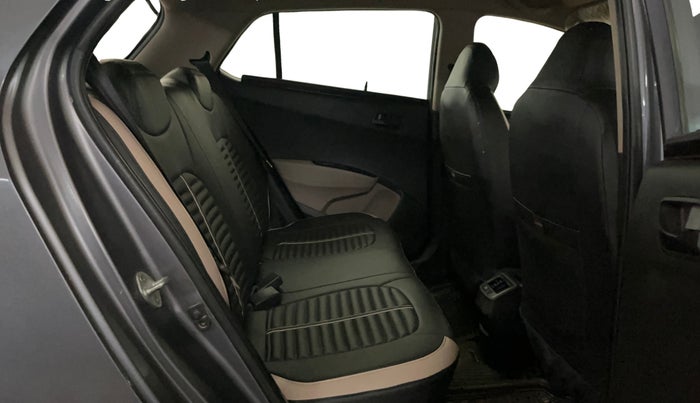 2017 Hyundai Grand i10 MAGNA AT 1.2 KAPPA VTVT, Petrol, Automatic, 68,959 km, Right Side Rear Door Cabin