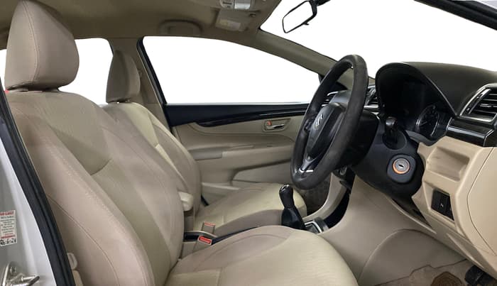 2016 Maruti Ciaz VXI+, Petrol, Manual, 1,10,428 km, Right Side Front Door Cabin
