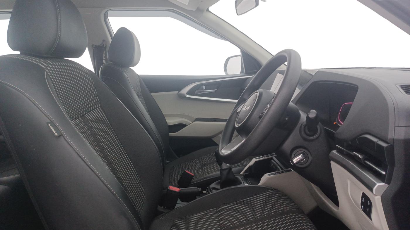 2024 KIA CARENS PRESTIGE 1.5 PETROL 7 STR, Petrol, Manual, 25,102 km, Right Side Front Door Cabin