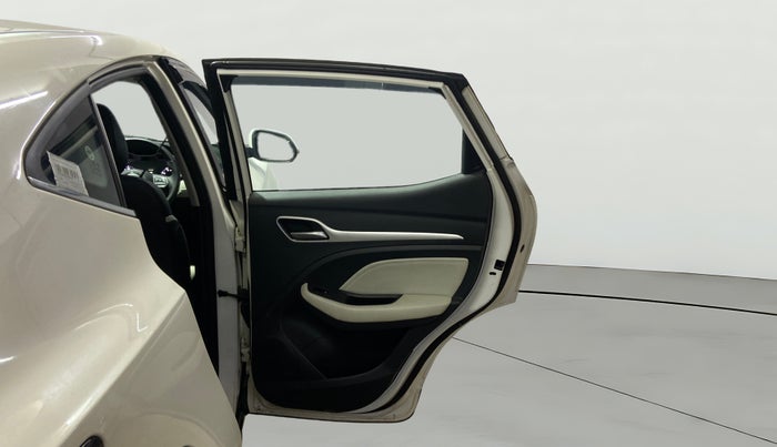 2024 MG ASTOR Sprint 1.5 MT (Ivory), Petrol, Manual, 7,166 km, RHS Rear Door