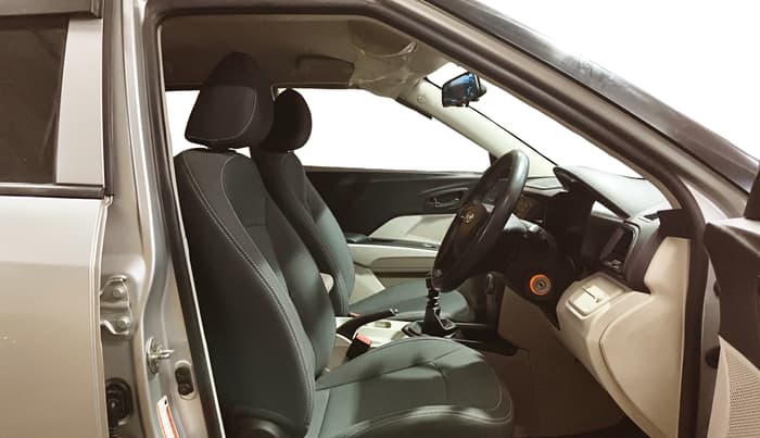 2019 Mahindra XUV300 W4 1.5 DIESEL, Diesel, Manual, 54,452 km, Right Side Front Door Cabin