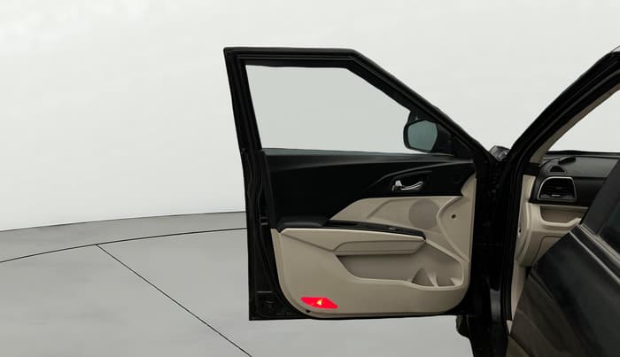 2019 Mahindra XUV300 W8 (O) 1.2 PETROL, Petrol, Manual, 54,222 km, LHS Front Door