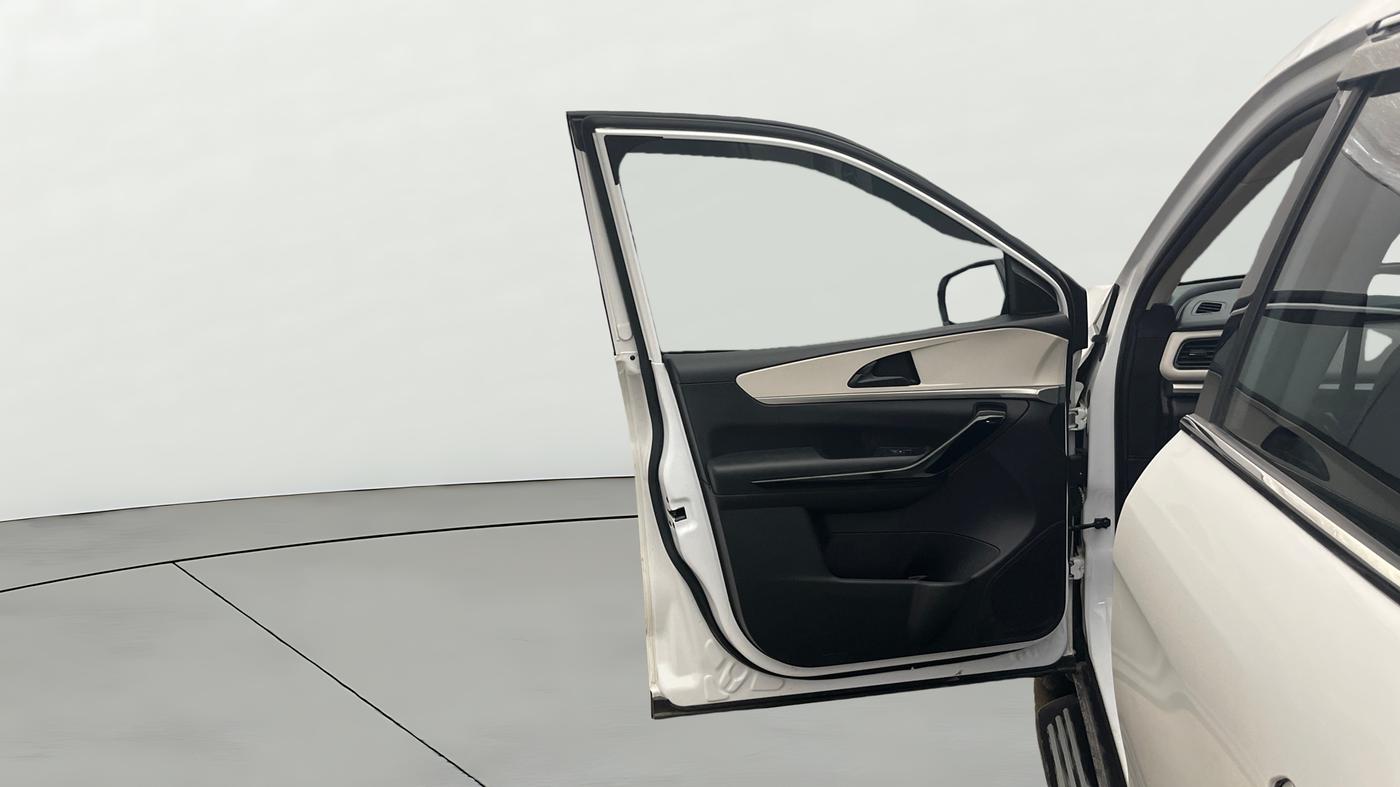 2023 Mahindra XUV700 AX 5 P AT 5 STR, Petrol, Automatic, 11,182 km, LHS Front Door