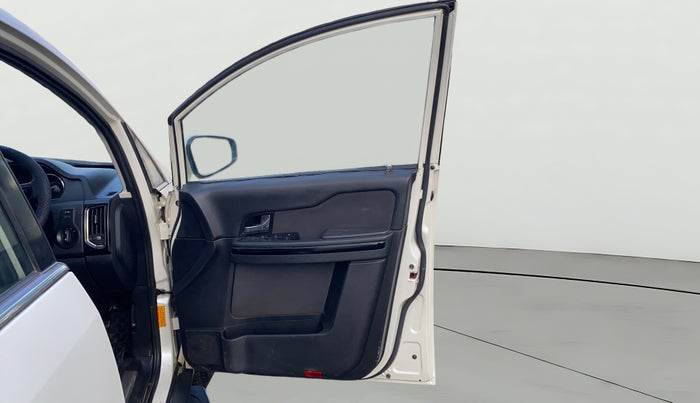 2017 Tata Hexa XE 4X2 7 STR, Diesel, Manual, 1,60,365 km, RHS Front Door