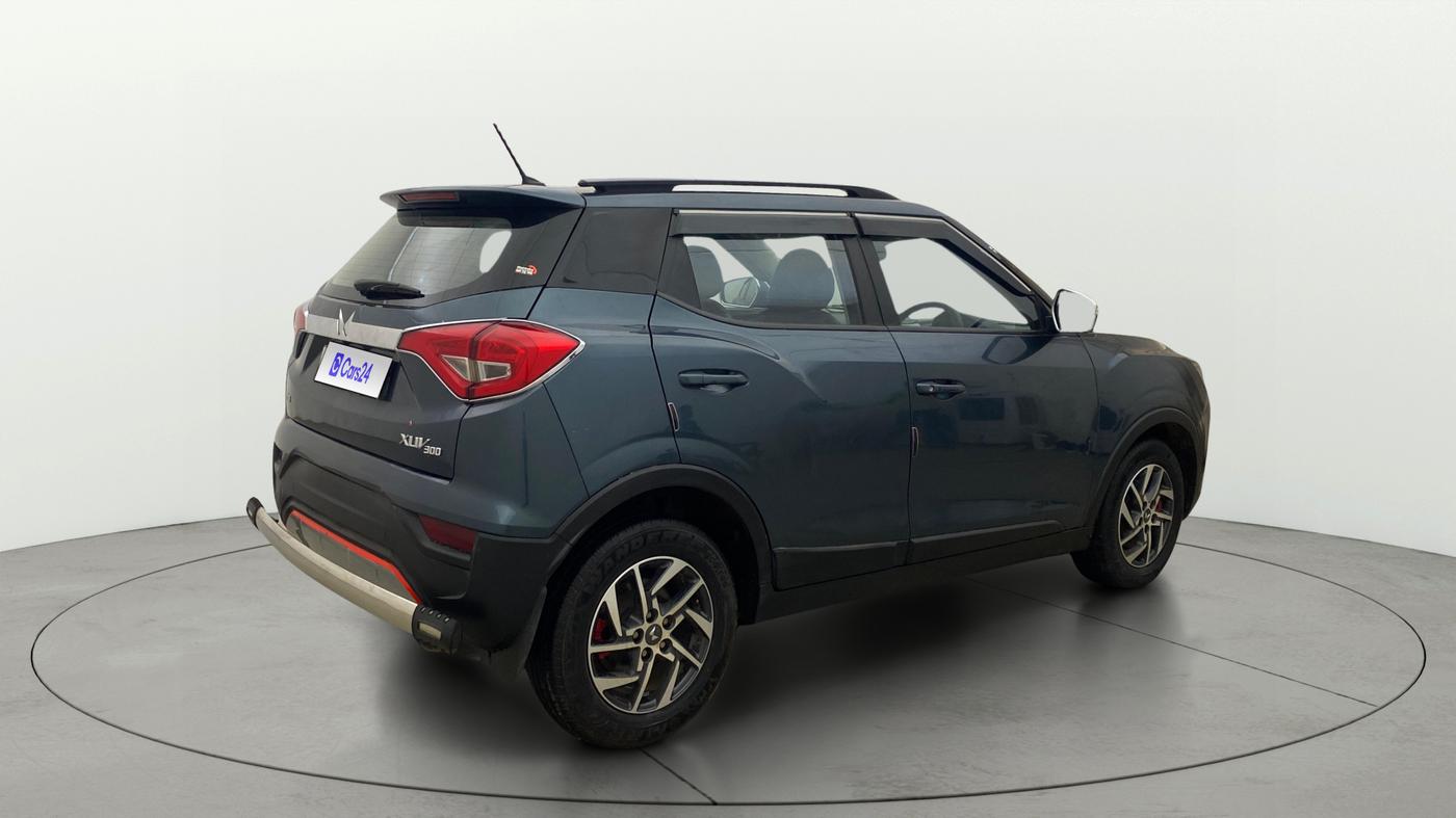 2022 Mahindra XUV300 W8(O) TURBO GDI, Petrol, Manual, 62,530 km, Right Back Diagonal