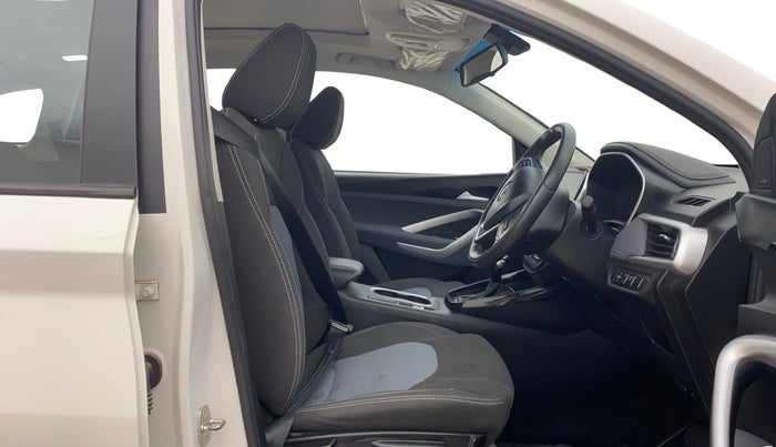 2023 MG HECTOR SMART EX 1.5 PETROL TURBO CVT PETROL, Petrol, Automatic, 25,752 km, Right Side Front Door Cabin