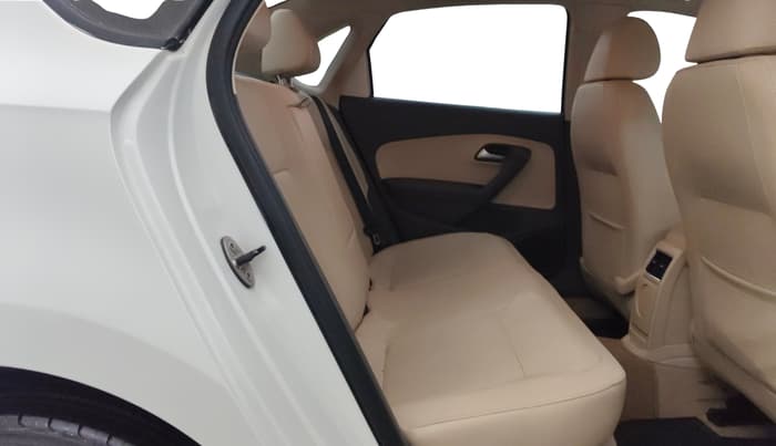 2013 Volkswagen Vento HIGHLINE 1.6 MPI, CNG, Manual, 93,651 km, Right Side Rear Door Cabin